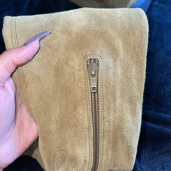 Jacquemus Les Bottes Carré Ronds boots in Khaki - Picture 9 of 14